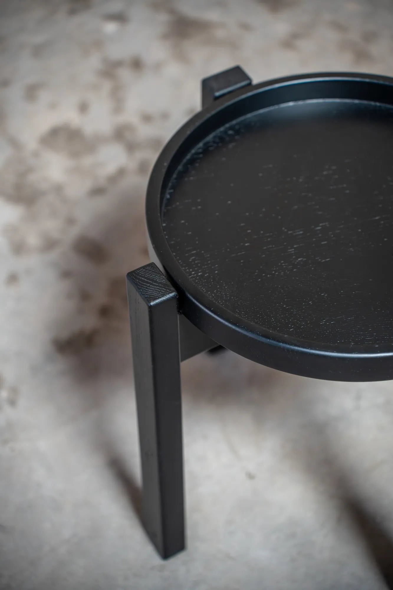 Beistelltisch & Hocker in schwarz