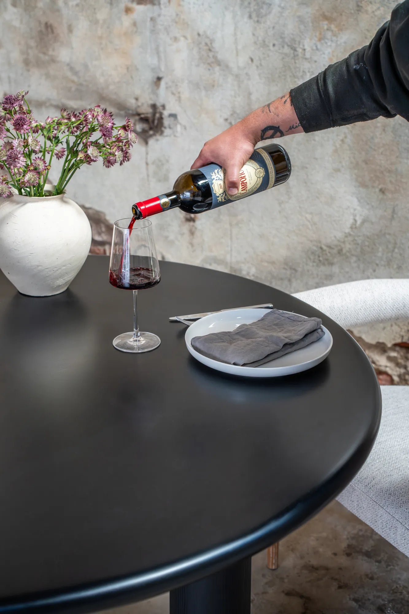 Runder Tisch schwarz lackiert