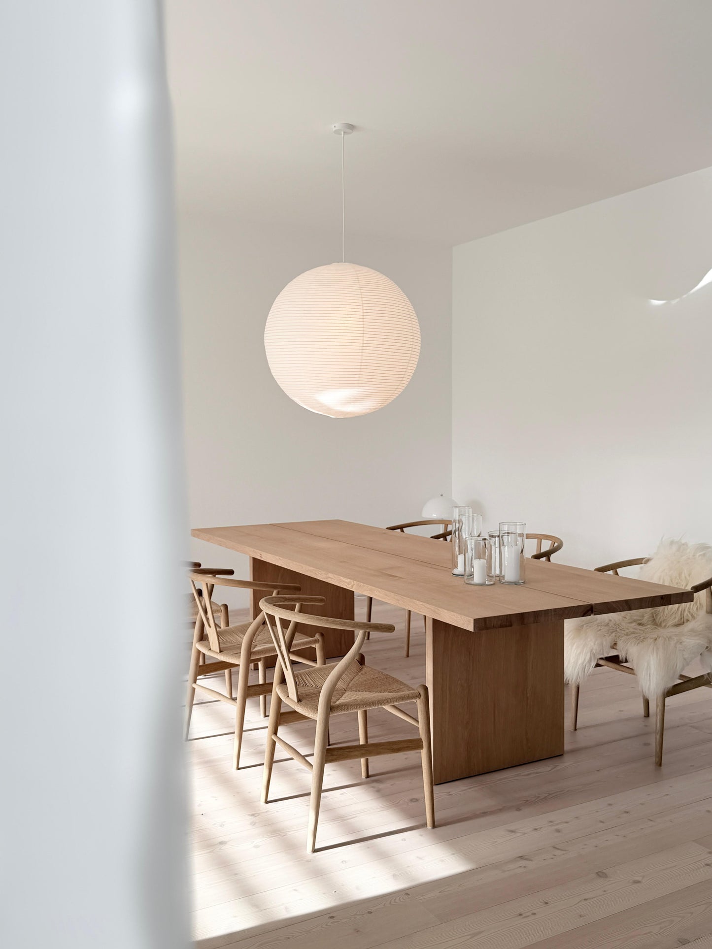 Eichentisch mit Fuge auf Holzwangen