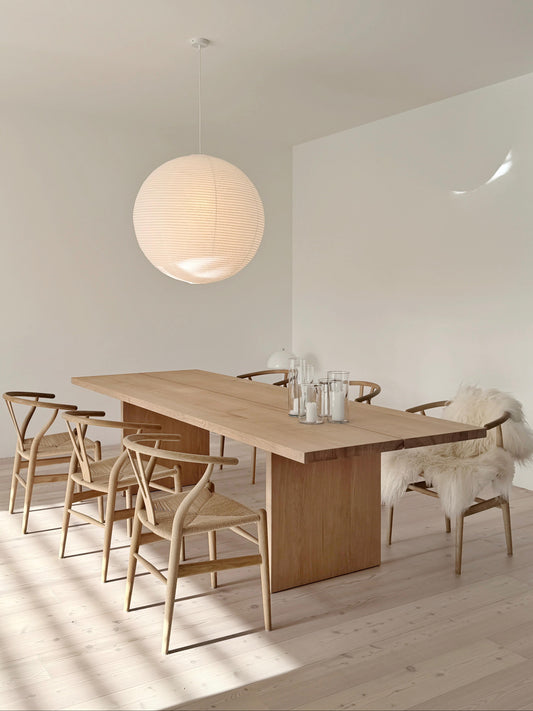 Eichentisch mit Fuge auf Holzwangen