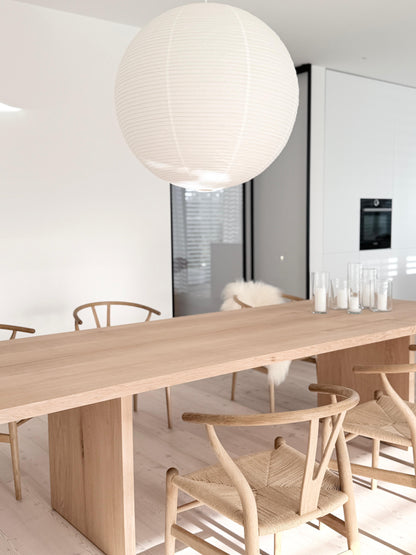 Eichentisch mit Fuge auf Holzwangen