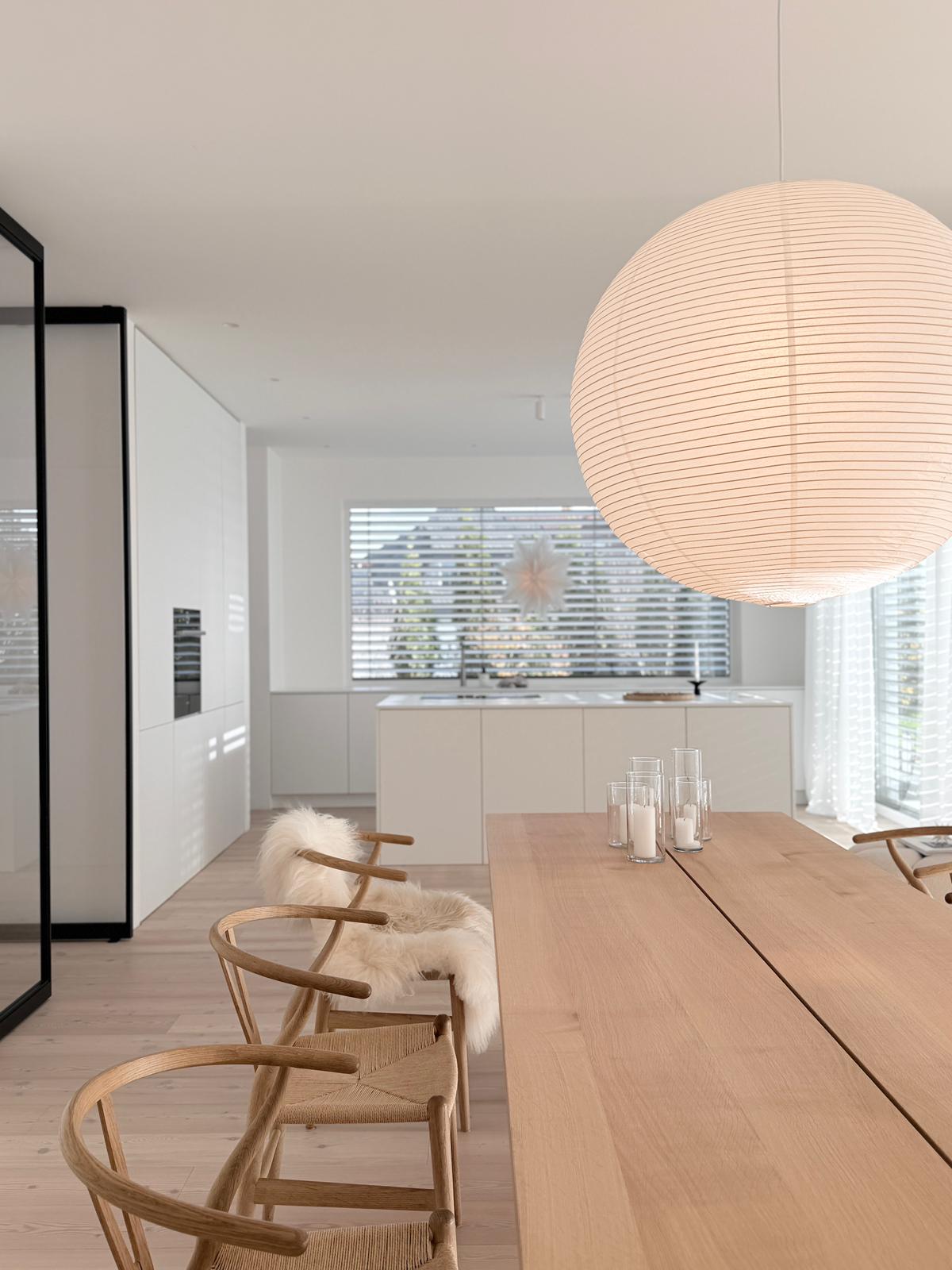 Eichentisch mit Fuge auf Holzwangen