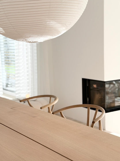 Eichentisch mit Fuge auf Holzwangen