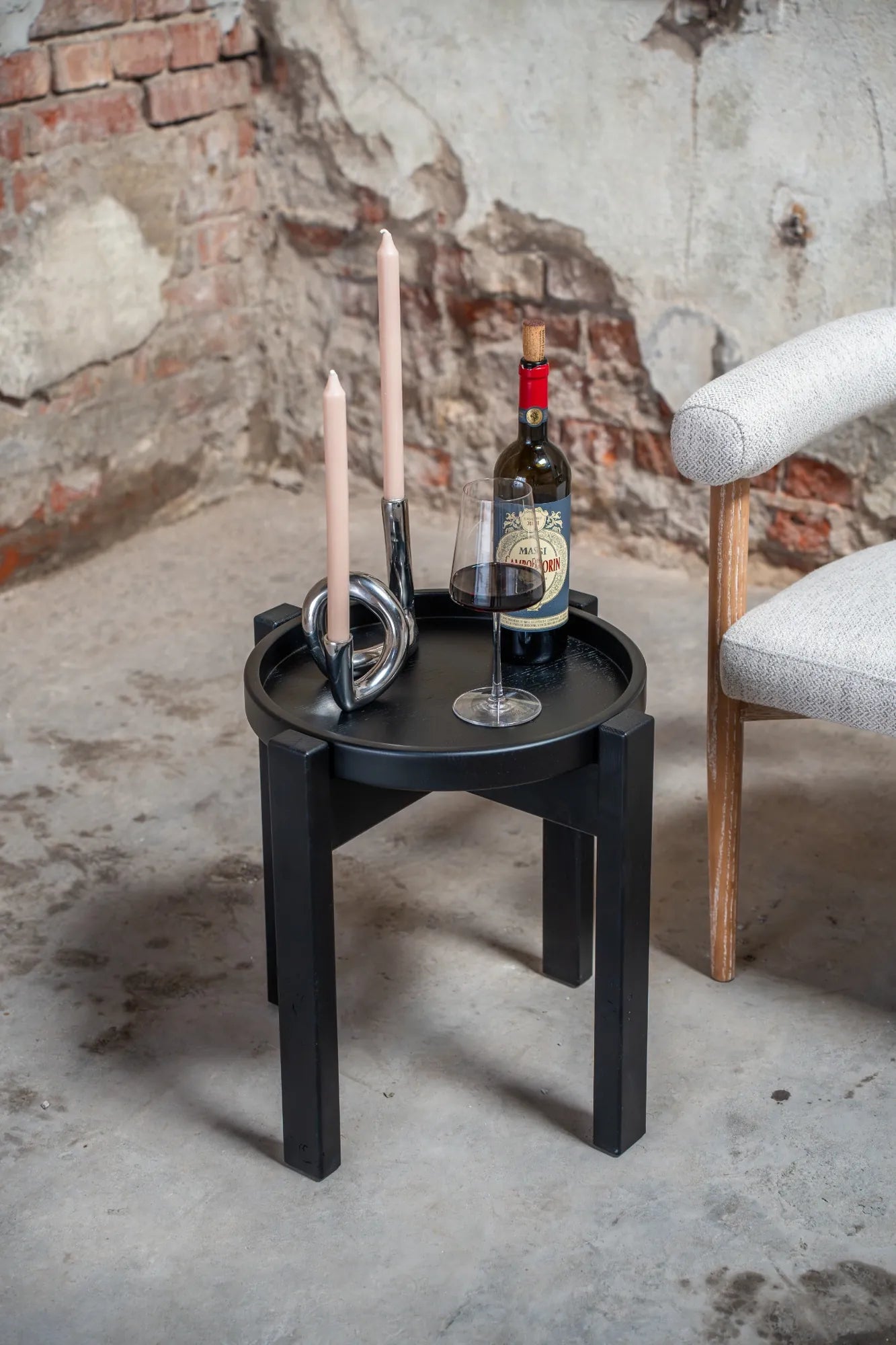 Beistelltisch & Hocker in schwarz