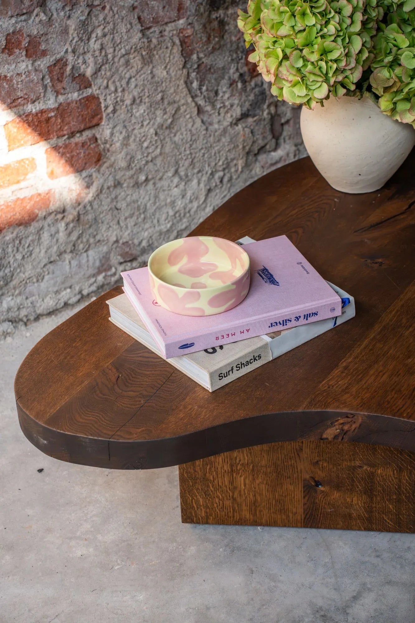 Couchtisch in organischer Form aus Eiche