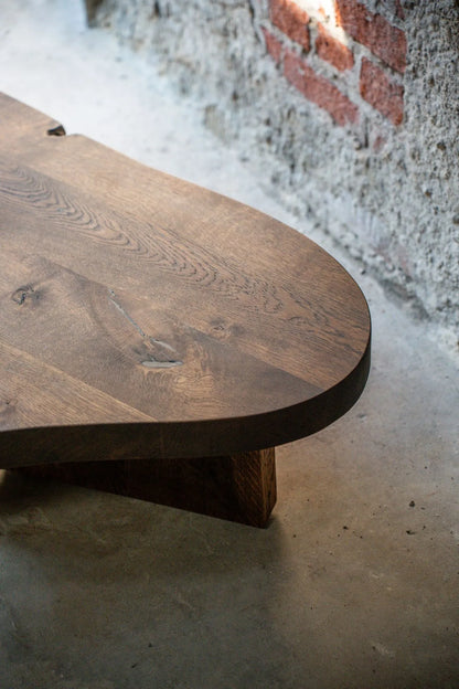 Couchtisch in organischer Form aus Eiche