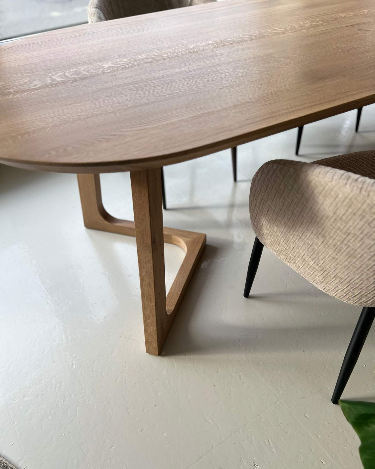 Ovaler Eichentisch mit Holzgestell Y - Wood.You.Love