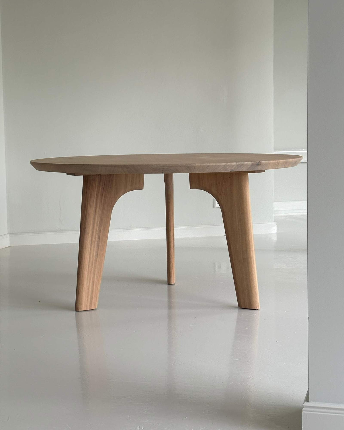 Runder Esstisch aus Eiche mit Holzgestell - Wood.You.Love