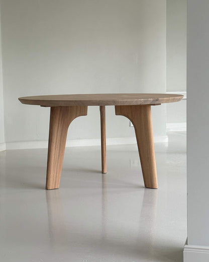Runder Esstisch aus Eiche mit Holzgestell - Wood.You.Love
